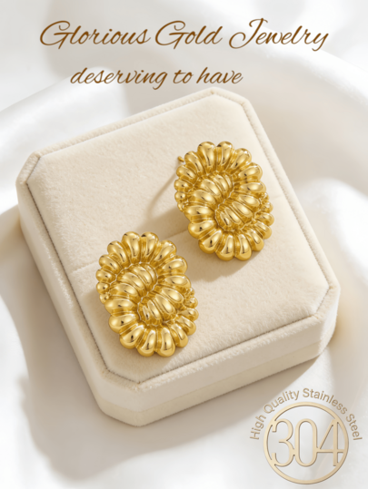 Hoa tai thép không gỉ mạ vàng với thiết kế trừu tượng - Một thiết kế hiện đại dành riêng cho phái nữ, một món phụ kiện thời trang ấn tượng phù hợp với nhiều dịp khác nhau. Có thể phối cùng nhiều trang phục.