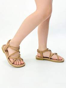 1 đôi dép xăng đan trẻ em màu kaki thời trang, dép xăng đan đế bằng mùa hè cho bé gái, thiết kế quai chéo co giãn, đế mềm chống trơn trượt, thích hợp cho các buổi tiệc, họp mặt, đám cưới, kỳ nghỉ. - Màu Khaki - Xem 2