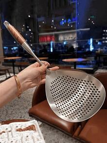 1 pieza Cuchara ranurada de acero inoxidable - Resistente al calor (350°C), filtro perforado a prueba de fugas, mango ergonómico y filtro de malla fina, apto para freír, olla caliente, cocinar, servir, hornear - Utensilio de cocina para restaurante y hogar, superficie lisa, duradero, accesorio de cocina, muy conveniente, gran regalo para mujeres y familias - Plateado - Ver 1