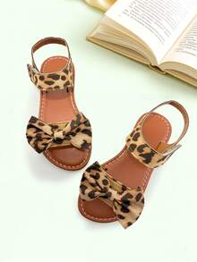 1 đôi dép xăng đan trẻ em họa tiết da báo, dép đế bằng mùa hè cho bé gái, thiết kế nơ cài móc, đế mềm chống trơn trượt, thích hợp cho tiệc chiêu đãi, họp mặt, tiệc tùng, đám cưới, kỳ nghỉ. - Nhiều màu - Xem 1