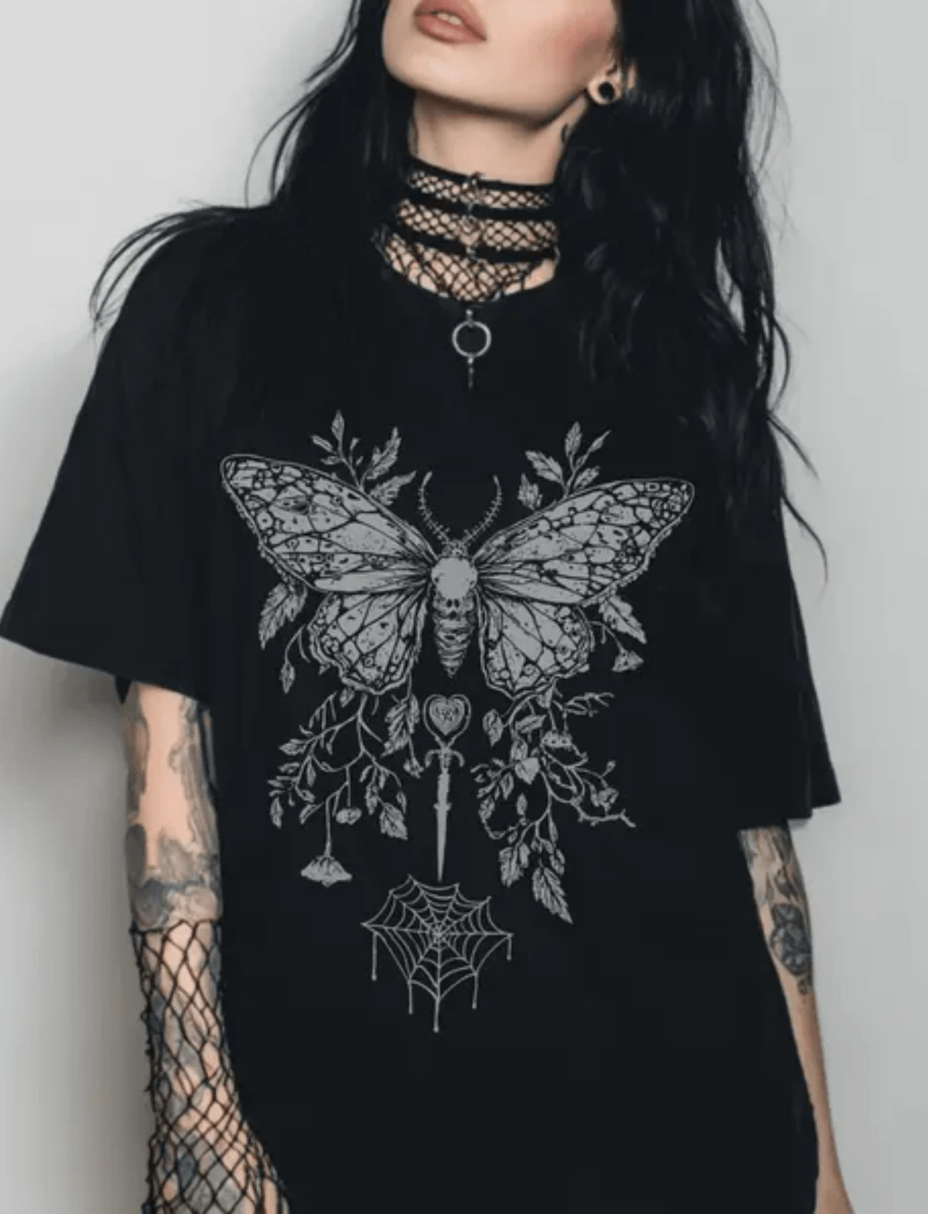 Butterfly Sword Y2K Goth Graphic T-Shirt, Floral Print Witchy Shirt, Fairy Grunge Dark Boho Top, Emo Alternative Clothing, Goth Gift For Her - màu đen - Xem 1