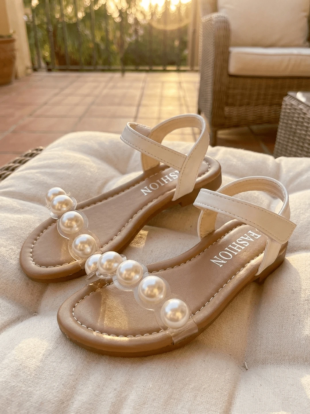 EUR 26-36 Sizes Toddler Kids Girls Gold Metallic Woven PU Leather Slide Sandals, Double Strap Design With Soft Padded Insole & Non-Slip Rubber Sole, Casual Summer Shoes For Beach Vacation, Daily Play, School & Family Outings - White - View 1