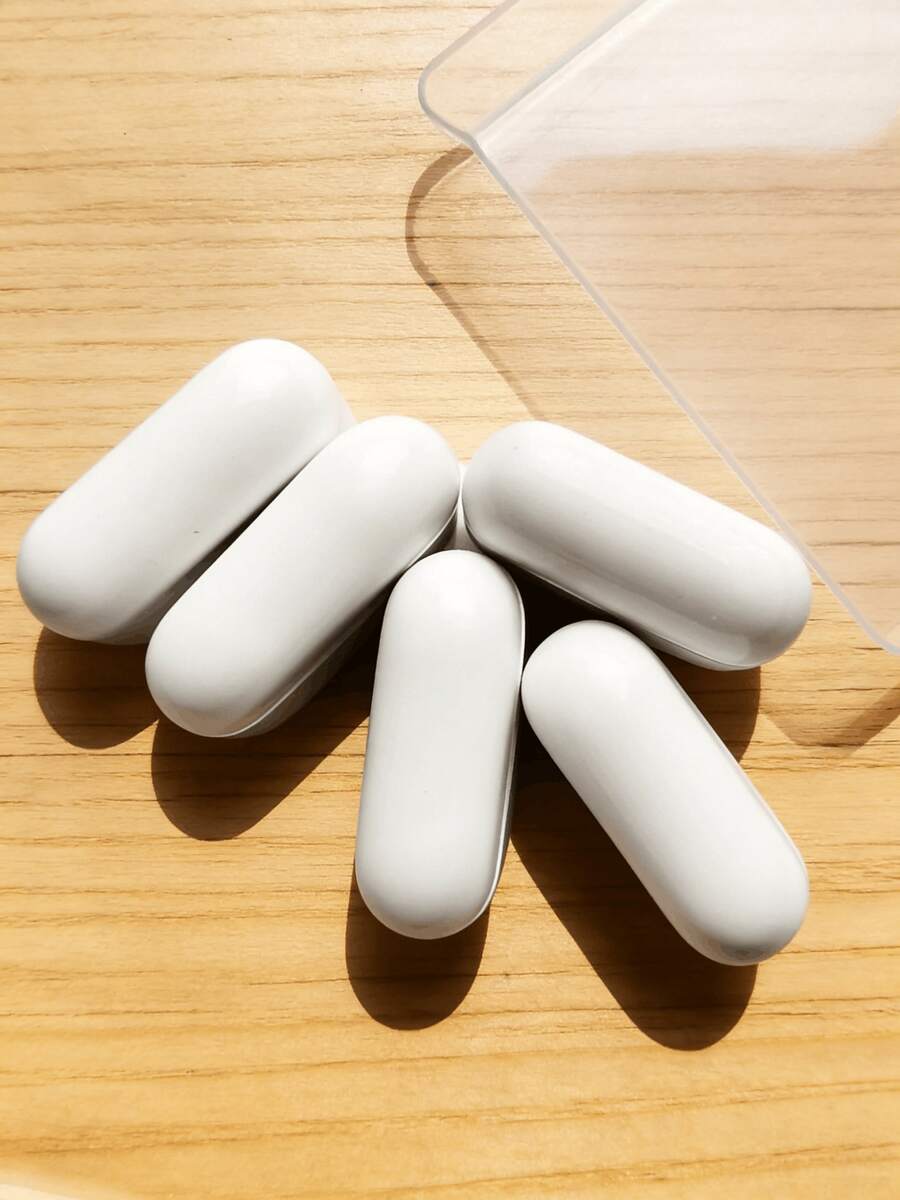 真无线耳机 - 兼容苹果和安卓设备，内置麦克风，防汗，续航长达 24 小时 - 白色，耳机 > 无线，真无线耳机，耳机 - 查看 1