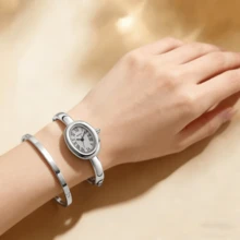 Bộ 2 đồng hồ nữ, bao gồm dây đeo bằng thép titan, đồng hồ thạch anh cổ điển nhỏ gọn sang trọng, đồng hồ thép không gỉ chống nước thời trang, thích hợp đeo hàng ngày, quà tặng sinh nhật. - Bạc - Xem 2