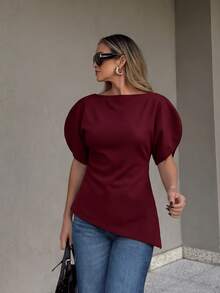 GDDYIN 女士黑色泡泡袖不对称下摆上衣，优雅船领修身衬衫，适合夏季工作和派对穿着 - 酒紅色 - 查看 2