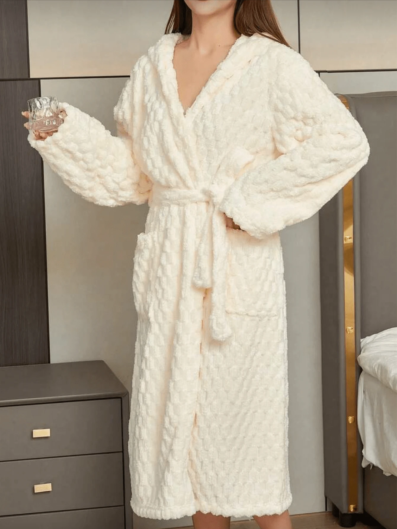 1pc Coral Fleece Hooded Robe, 3D Tortoiseshell Pattern, Soft & Comfortable Absorbent Loungewear - White - View 1