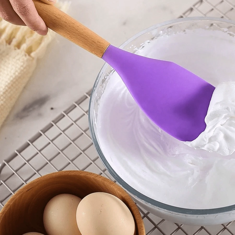 12件套多功能木柄硅胶厨具套装，包括汤勺、铲子、烘焙用具、刮刀、意面夹，带收纳桶 - 彩色 - 查看 1