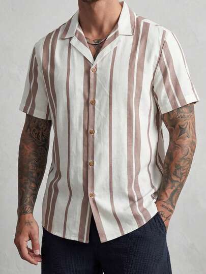 Camisa de hombre de rayas de dos tonos de falso lino, cuello cubano vintage con botones de madera, estilo de resort mediterráneo transpirable de manga corta, camisa casual de verano moderna de tela suave con botones