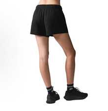 Alo Yoga Accolade Sweat Short | Premium French Terry Loungewear | Luxury Soft-Touch High-Waist Athletic Short | Versatile Unisex Studio-To-Street Essentials | Iconic Chrome Logo Relaxed Fit Apparel - 黑色 - 查看 2