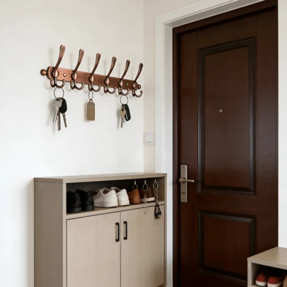 1 Stück 6-Haken Aufhänger, 60cm Größe, in zwei Farben erhältlich. Kann hinter Türen oder an Wänden montiert werden, inklusive Zubehör für einfache Installation, geeignet für Eingangsbereiche, Wohnzimmer und Schlafzimmer.