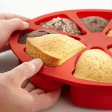 1 khuôn bánh tam giác bằng silicon - Thích hợp cho khay nướng chống dính 8 cốc, có thể dùng để làm bánh brownie, bánh pancake, bánh cupcake, v.v. - Lý tưởng cho đám cưới, ngày lễ và làm bánh hàng ngày. - Nhiều màu - Xem 9
