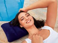 ARISE - Almohada Hinchable Flocada para Camping y Playa 43x28x9 cm – Ligera, Portátil y Compacta para Viaje y Exterior - MARINO - Ver 1