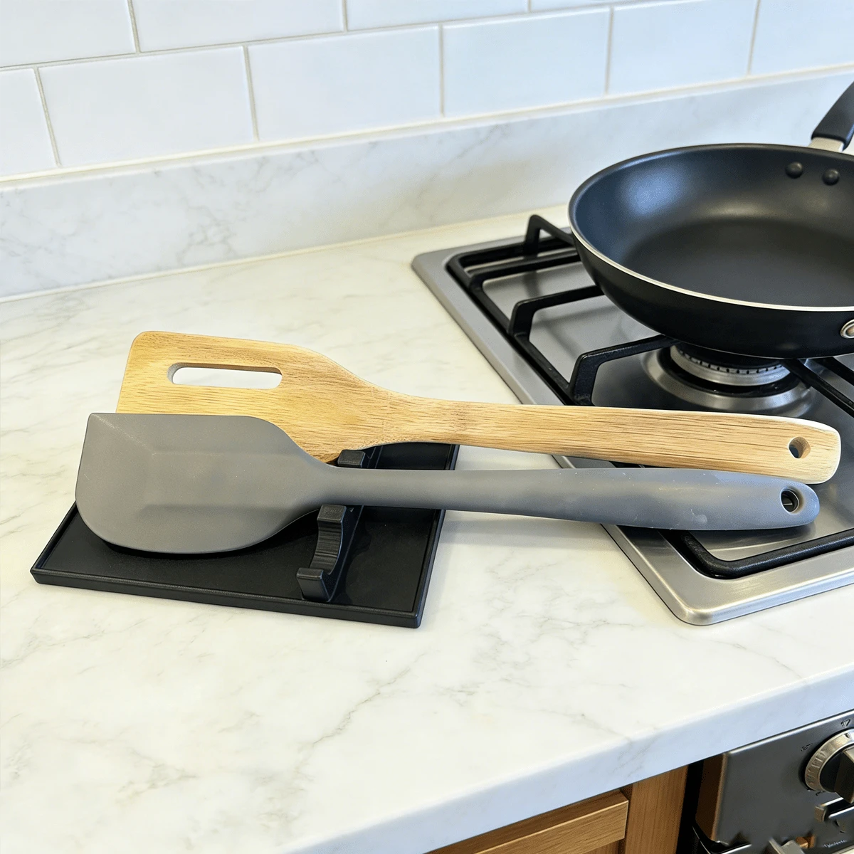 3-Compartment Utensil Holder, Heat-Resistant Soup Ladle Rack, Suitable For Kitchen Countertop, Non-Slip Drip Tray, Made Of PET Hard Material, Holds Spatulas, Spoons, Tongs, Ladles, Sturdy Cooking Utensil Rack, Protects Countertop, Easy To Clean, Dishwasher , Compact Space-Saving Design, No Oil Or Sauce Drip Tray - Multicolor - View 1