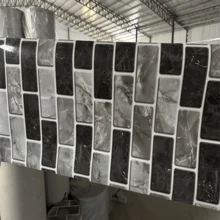 1 捲復古厚款仿大理石紋壁紙，亮面自黏式磚紋乙烯基接觸紙，可移除、易貼附、防油，隨機對花，適用於櫥櫃、衣櫥、牆面翻新與居家裝飾，15.74x393.7 英吋 - 磚紋 - 查看 13