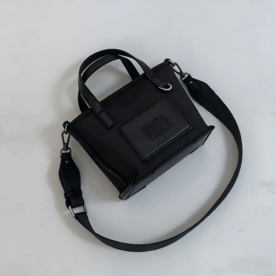 1 Piece Nylon Bag With Embossed Logo, Leather Accents On The Handles, Adjustable Wide Shoulder Strap, Integrated Pockets, Abrasion-Resistant Material, Minimalist Urban Style, Versatile For Commuting, Campus, And Workplace, Affordable Women's Handbag And Shoulder Bag, Available In Multiple Colors. - 黑色 - 查看 1