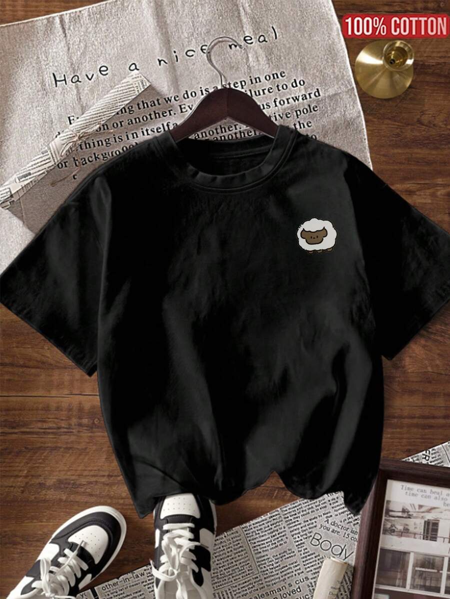 Camiseta branca casual de manga curta com gola redonda, estampa de trevo de quatro folhas e letras, ideal para meninas, perfeita para estudantes durante o verão, inspirando a imaginação e a autoexpressão. - Preto - Ver 1