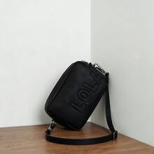 1 Bolso de hombro de piel sintética con letras LOLA en relieve, correa de hombro ajustable, cierre con cremallera, disponible en varios colores, modelo versátil para todo el año, útil para ir al trabajo, de compras y para el campus, bolso de hombro asequible para mujeres. - Negro - Ver 2