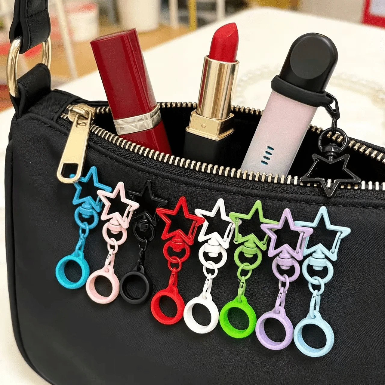 Porte-clés pour cigarette électronique, rouge à lèvres, baume à lèvres - support portable pratique pour cigarette électronique, rouge à lèvres, avec design étoilé, anneau en silicone réglable pour maintenir les articles en place, accessoire à la mode pour éviter de perdre la cigarette électronique, le rouge à lèvres, le baume à lèvres