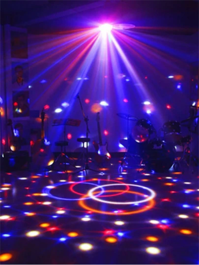 1个USB供电迪斯科球派对灯，RGB LED闪光魔球投影仪，360°旋转彩色舞台灯光，适用于生日派对、房间装饰、汽车内饰氛围、天花板和墙壁投影灯，是送给朋友和游戏室装饰的理想礼物，无激光，适合节日庆祝活动。