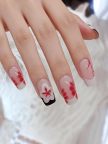 24 Pieces Of Nail Art, With A Nude Pink Transparent Base, Integrating Bright Red And White Plum Blossoms To Achieve A Transparent And Agile Look. The Petal Textures Are Clear, Making It An Elegant And Sweet-Cool Personalized Match For All-Scene Styling. Press On Nails - Multicolor - View 4