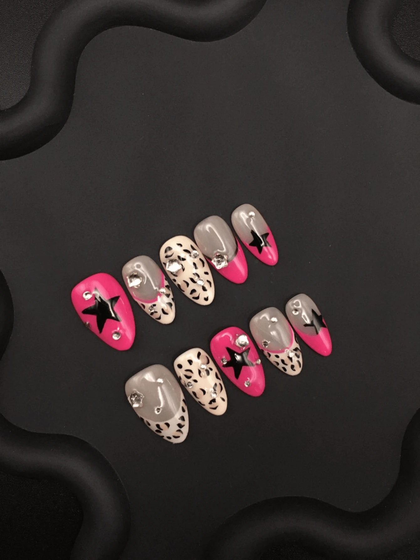手工美甲，杏仁形，甜美清爽辛辣，手绘星星小钻贴片，日常佩戴
