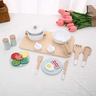 儿童木制过家家厨房玩具套装，包括炉灶、炊具、食物食材，适合女孩角色扮演和亲子互动