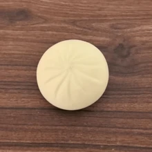 1个10厘米逼真蒸包减压玩具，带蒸笼的恶搞礼物，柔软的包子挤压玩具，逼真的减压挤压玩具，创意礼物，恶搞玩具，装饰品，减压玩具（由于拍摄原因可能存在轻微色差，介意者慎拍） - 彩色 - 查看 15