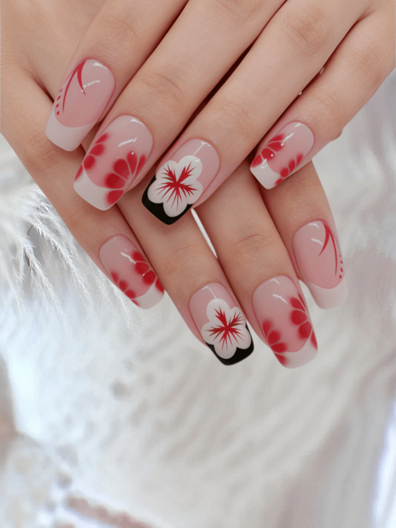 24 Pieces Of Nail Art, With A Nude Pink Transparent Base, Integrating Bright Red And White Plum Blossoms To Achieve A Transparent And Agile Look. The Petal Textures Are Clear, Making It An Elegant And Sweet-Cool Personalized Match For All-Scene Styling. Press On Nails