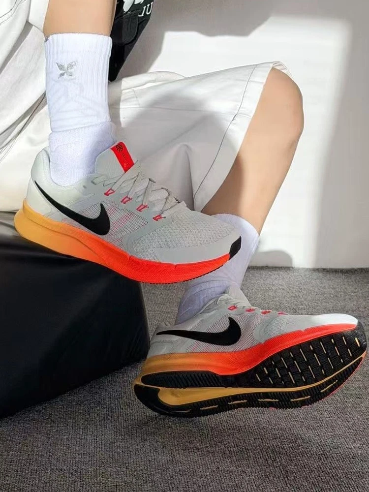 Nike Run Swift 3 舒适贴合透气支撑跑鞋,男款,浅灰色 - 淺灰色 - 查看 1
