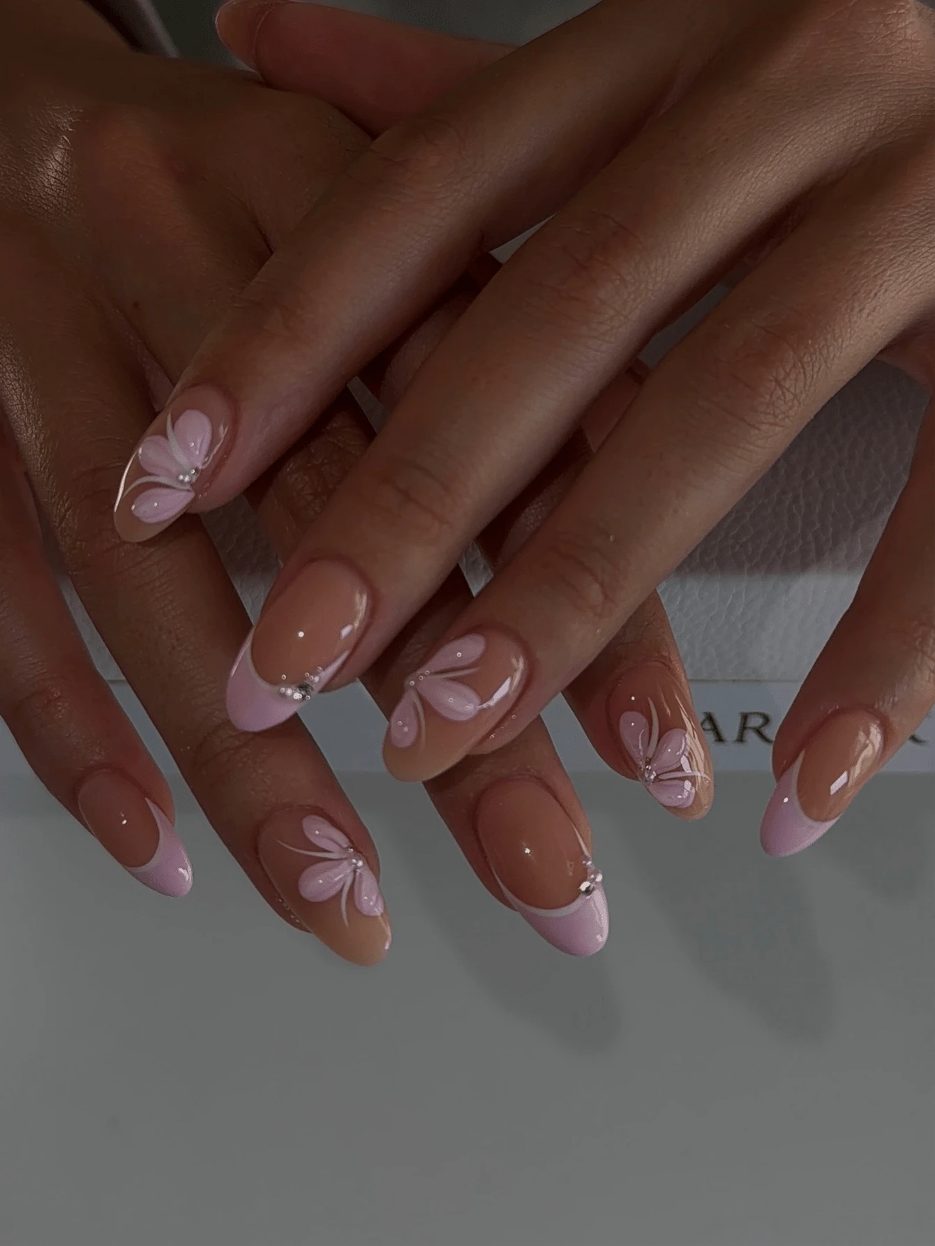 24片中粉色渐变花朵水钻装饰假指甲，亮面全覆盖人造指甲，适合女性和女孩，春季版 - 彩色 - 查看 1