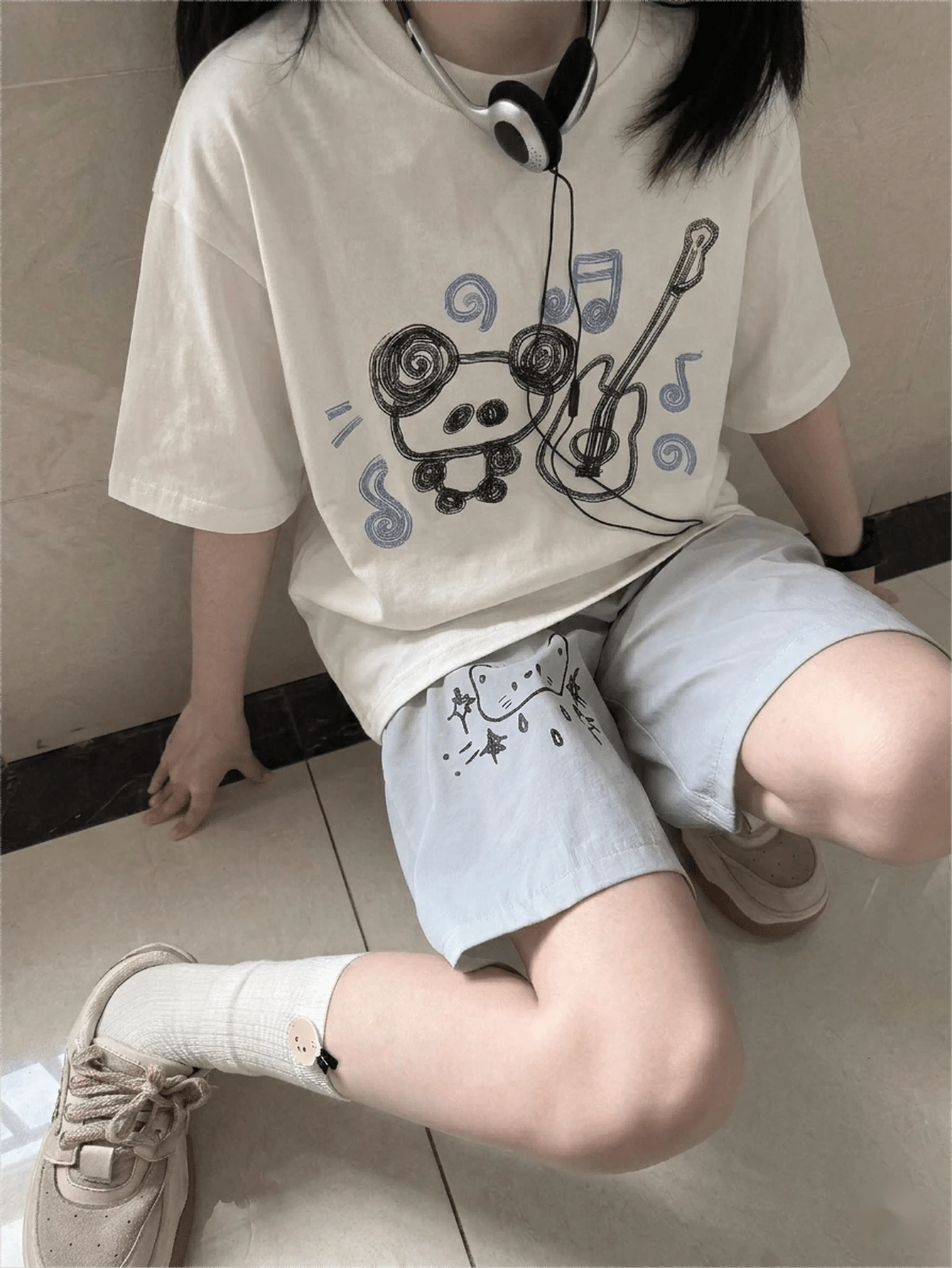 Áo thun tay ngắn cổ tròn in hình gấu trúc dễ thương, dáng rộng, phong cách sinh viên, sinh viên, hàng mới về mùa hè 2026, kiểu dáng ngọt ngào, nữ tính, dễ thương, họa tiết anime, 1 chiếc. - trắng - Xem 1