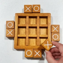 一套木制XO井字棋游戏，桌面版，成人家庭互动益智棋盘游戏玩具，包含9个棋子和1个底座，采用优质实木制成，完美适配咖啡桌、客厅、办公桌等场景。 - 彩色 - 查看 5
