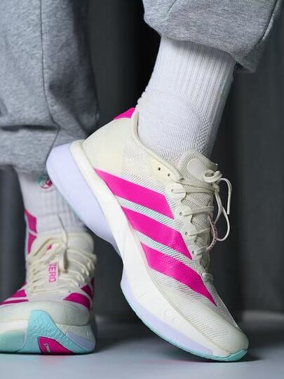  Zapatillas de running profesionales adidas Adizero Boston 13 Classic Comfort con amortiguación ultraligera, pilares de fibra de vidrio y diseño ergonómico. Unisex, color blanco jade.