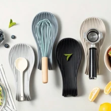 Bộ 1 giá đỡ dụng cụ nhà bếp bằng silicon chịu nhiệt với thiết kế viền nâng cao, thảm chống trượt giúp giữ cho bếp và mặt bàn luôn sạch sẽ, dụng cụ nhà bếp bền bỉ, linh hoạt, dùng để đựng thìa, dĩa, kiểm soát nhỏ giọt, phụ kiện nhà bếp nhỏ gọn tiết kiệm không gian cho việc nấu nướng tại nhà và sắp xếp mặt bàn hàng ngày, dễ dàng vệ sinh, đồ dùng nhà bếp trang trí, phụ kiện nhà bếp, hộp đựng đồ nhà bếp, giá đựng dao kéo. - Nhiều màu - Xem 2