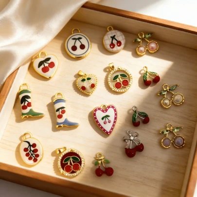 1 件装樱桃系列铜吊坠，适用于 DIY 珠宝配件，包含樱桃、心形和靴子元素，复古风格多功能吊坠配件。