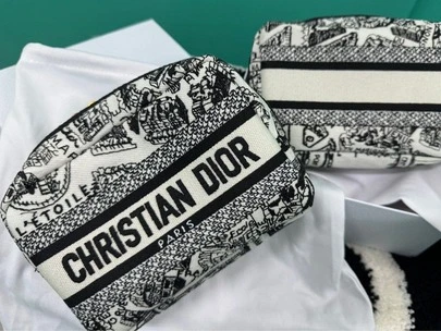 Dior Bolsa de cosméticos con estampado de paisaje urbano, estuche de maquillaje de lona con estampado interior completo y cremallera dorada