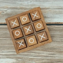 一套木制XO井字棋游戏，桌面版，成人家庭互动益智棋盘游戏玩具，包含9个棋子和1个底座，采用优质实木制成，完美适配咖啡桌、客厅、办公桌等场景。 - 彩色 - 查看 10