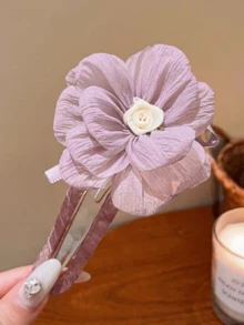 薰衣草色雪纺花朵发夹，柔美气息一体式发夹，春夏鸭嘴夹，轻盈灵动，提升柔美优雅气质，修饰发型，适合约会、下午茶、拍照、通勤等场合。 - 淡紫色 - 查看 5