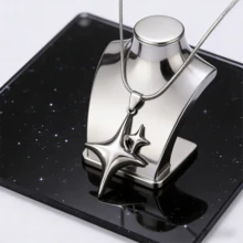 One Piece新款十字双星项链，女士时尚项链，高端清爽夏季佩戴项链 - 銀色 - 查看 5