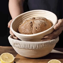 1 pezzo Cestino di lievitazione per pane rotondo in rattan da 13 cm con fodera, cestino per impasto di pane acido, utensile da cucina multifunzionale, cestino per modellare il pane fatto a mano, in materiale di rattan naturale, perfetto per la panificazione con lievito e pasta acida - Strumento essenziale per la panificazione artigianale per uso domestico e professionale, lievitazione del pane, produzione di pane fatto in casa, cestino per la lievitazione del pane, accessori per la panificazione, utensile per pane fatto a mano, adatto per tutti i 12 mesi - Bianco - Visualizzare 7