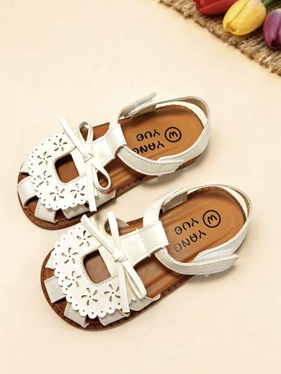 1 Pair Lace Trim Children's Sandals, Beige Girls' Flat Sandals, Hollow Carved, Retro Style Kids' Closed Toe Sandals, Soft Non-Slip Soles, Design, Suitable For Banquets, Gatherings, Parties, Weddings, Vacations
