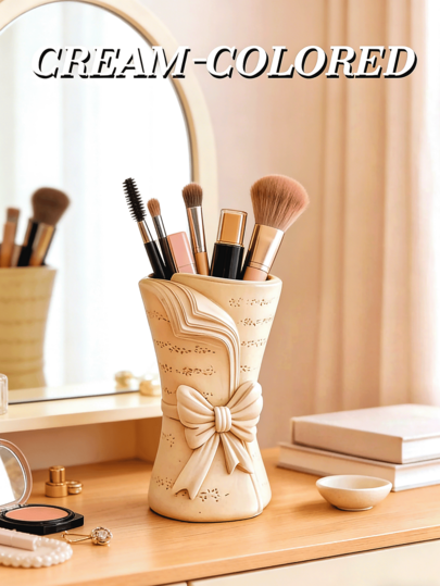 Une boîte de rangement en forme de nœud papillon, parfaite pour ranger les pinceaux de maquillage et les cosmétiques de salle de bain. Cet élégant organisateur de pinceaux de maquillage est idéal pour les filles, les étudiantes et la décoration intérieure créative. Il convient également à diverses occasions telles que les vacances, les plages, les salles de bain et les chambres à coucher. Avec sa grande capacité, c'est un cadeau parfait pour la fête des mères.