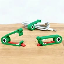 这款产品可收纳整理充电线和数据线，防止桌面/包包里的线缆缠绕，固定线材，防止线缆脱落，保护线尾，减少弯折损伤，延长使用寿命。可爱的鳄鱼造型，趣味十足，让您的桌面更加美观。单手即可快速夹紧，使用方便。夹持牢固不伤手，小巧轻便，适合居家、办公及外出使用。 - 多色 - 查看 6