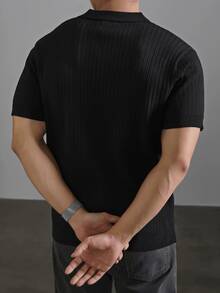 Suéter de punto con cuello polo de manga corta de estilo retro para hombre, nueva camiseta de verano de moda con cuello de aviador acanalado vertical negro de manga corta - Negro - Ver 2