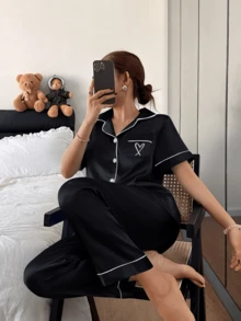 Dreamivo Bộ đồ ngủ thêu hình trái tim, áo tay ngắn và quần dài, kiểu dáng thanh lịch. - màu đen - Xem 1