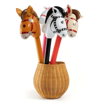 Palo con cabeza de caballo inflable con ojos y boca expresivos, adecuado para adultos, decoración de fiesta vaquera colorida, aplicable para regalos de cumpleaños, bodas, fiestas con temática occidental, props para fotos, perfecto para Halloween, Navidad, Pascua, Día de San Valentín, celebraciones de Año Nuevo, decoraciones y regalos para fiestas de cumpleaños