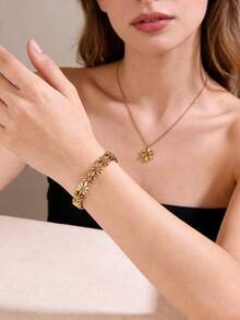 VceTd Bộ trang sức tối giản thanh lịch gồm mặt dây chuyền hoa cúc nhỏ và vòng tay hạt thủy tinh, chất liệu thép không gỉ, thích hợp cho phụ nữ đeo hàng ngày, dự tiệc, đi nghỉ mát hoặc làm quà tặng cho người lớn tuổi. - Vàng - Xem 5