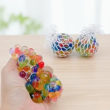 1个彩色网状减压球：彩虹串珠网状软球，柔软的葡萄造型球，可缓解焦虑和压力，适合儿童和成人，是婚礼季和母亲节的完美礼物。 - NNL42 - 查看 9