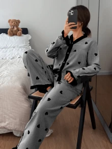 優雅女款睡衣套裝－愛心圖案V領長袖上衣與長褲，輕盈居家睡衣，情人節禮物 - 黑色 - 查看 3