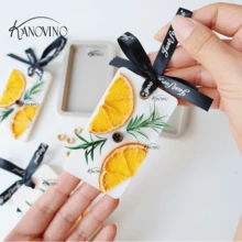 KANOVINO 22件套香薰蜡烛托架套装，包含2个模具和20个金属扣环。模具耐热、易清洗、可重复使用，采用一体成型工艺。是手工爱好者的理想之选。硅胶材质，可用于制作蜡烛或肥皂。 - 2pcs矩形模具+20銀色金屬扣 - 查看 5